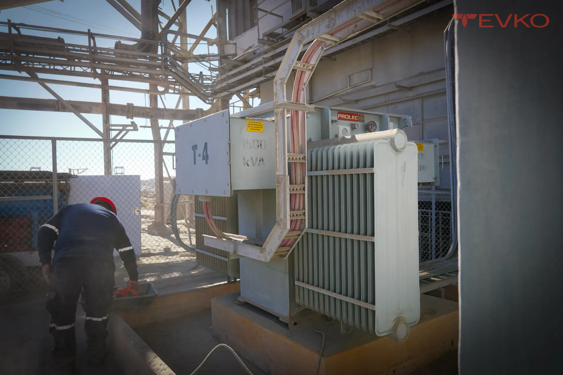 Mantenimiento de subestación eléctrica de alta tensión — TEVKO