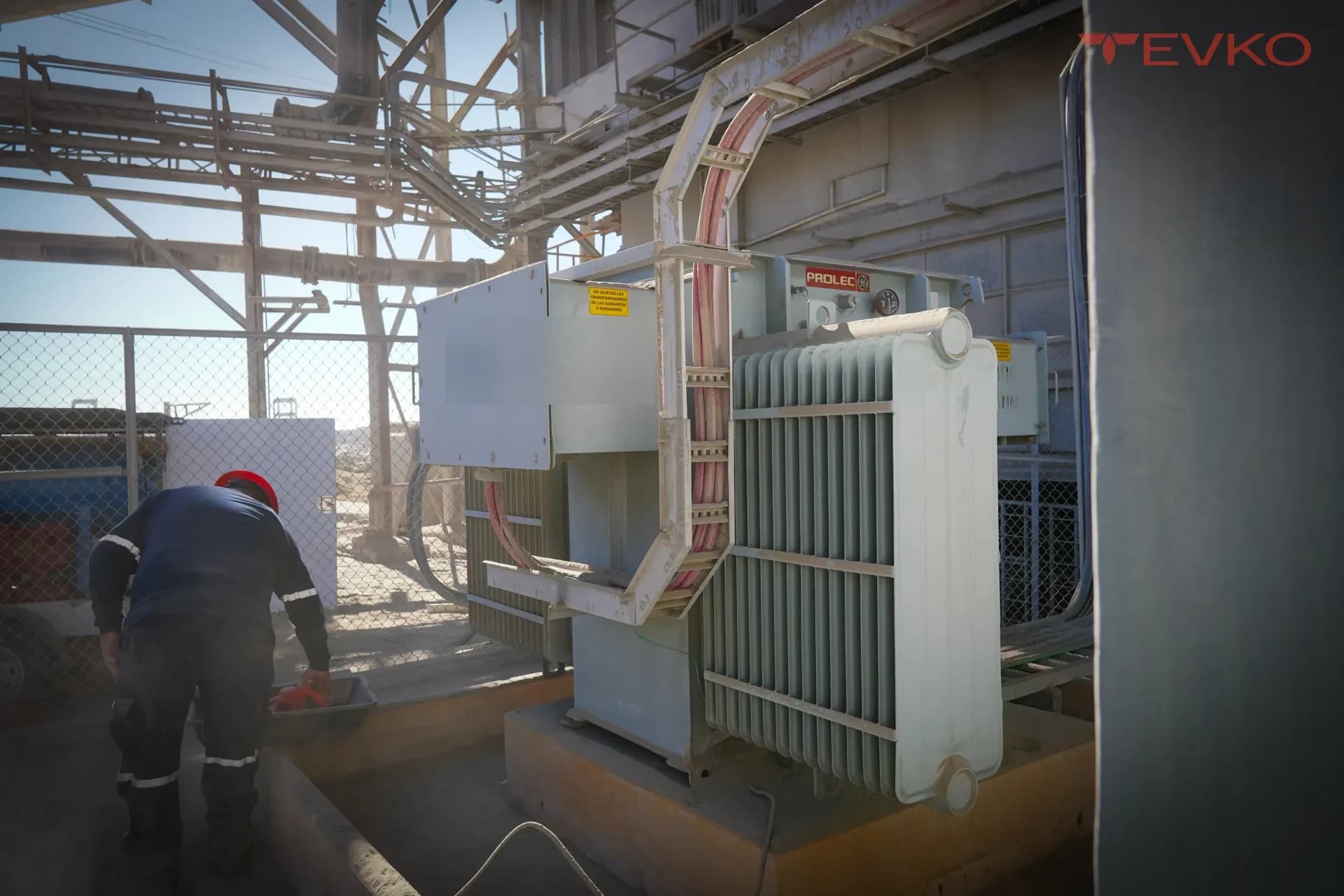 Servicio de mantenimiento en subestación eléctrica de alta tensión — TEVKO