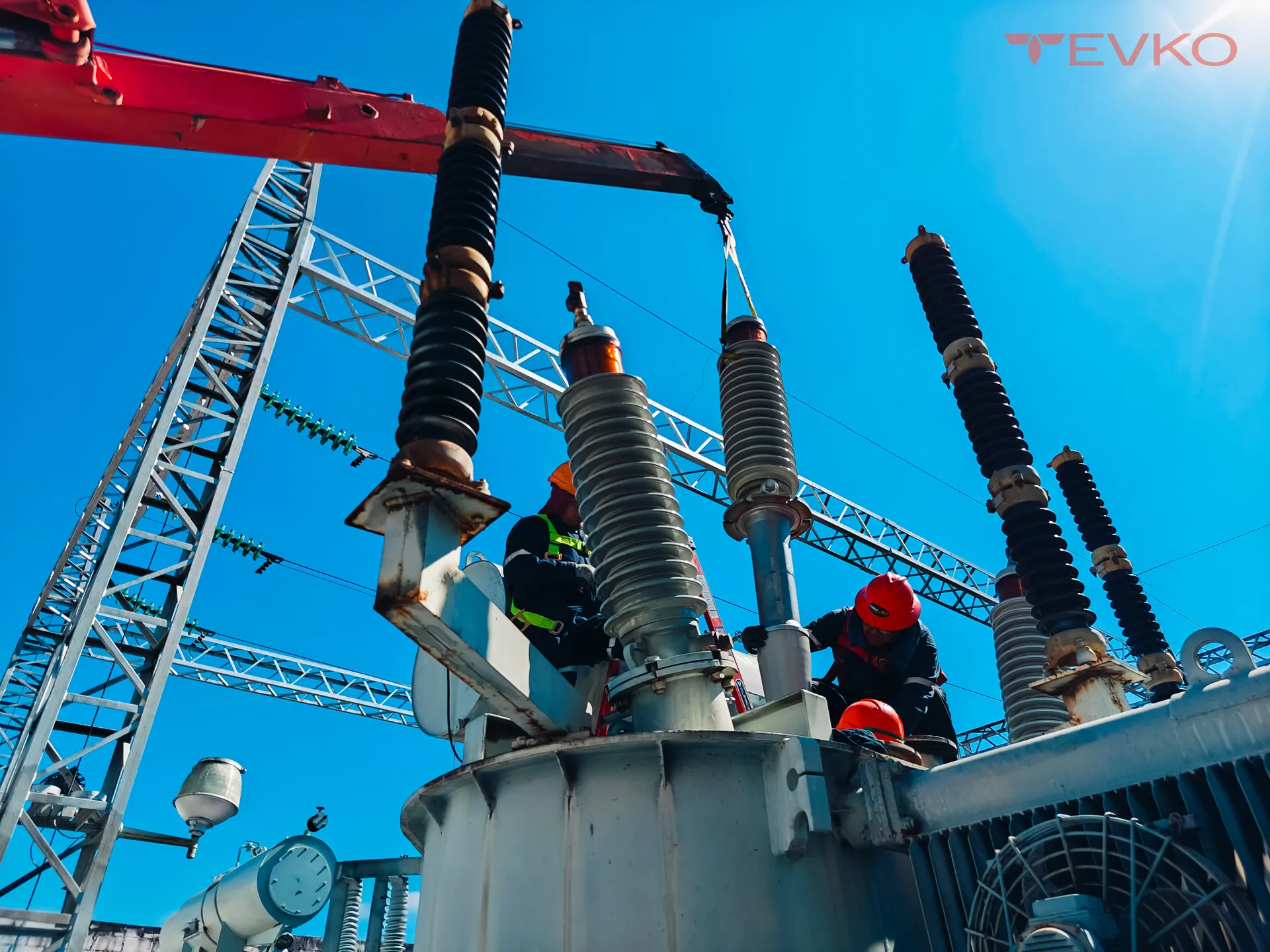 Mantenimiento de subestación eléctrica de alta tensión — TEVKO