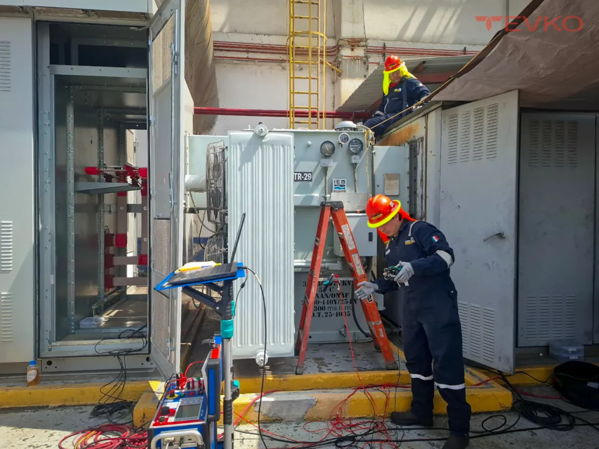 Mantenimiento de subestación eléctrica de alta tensión — TEVKO