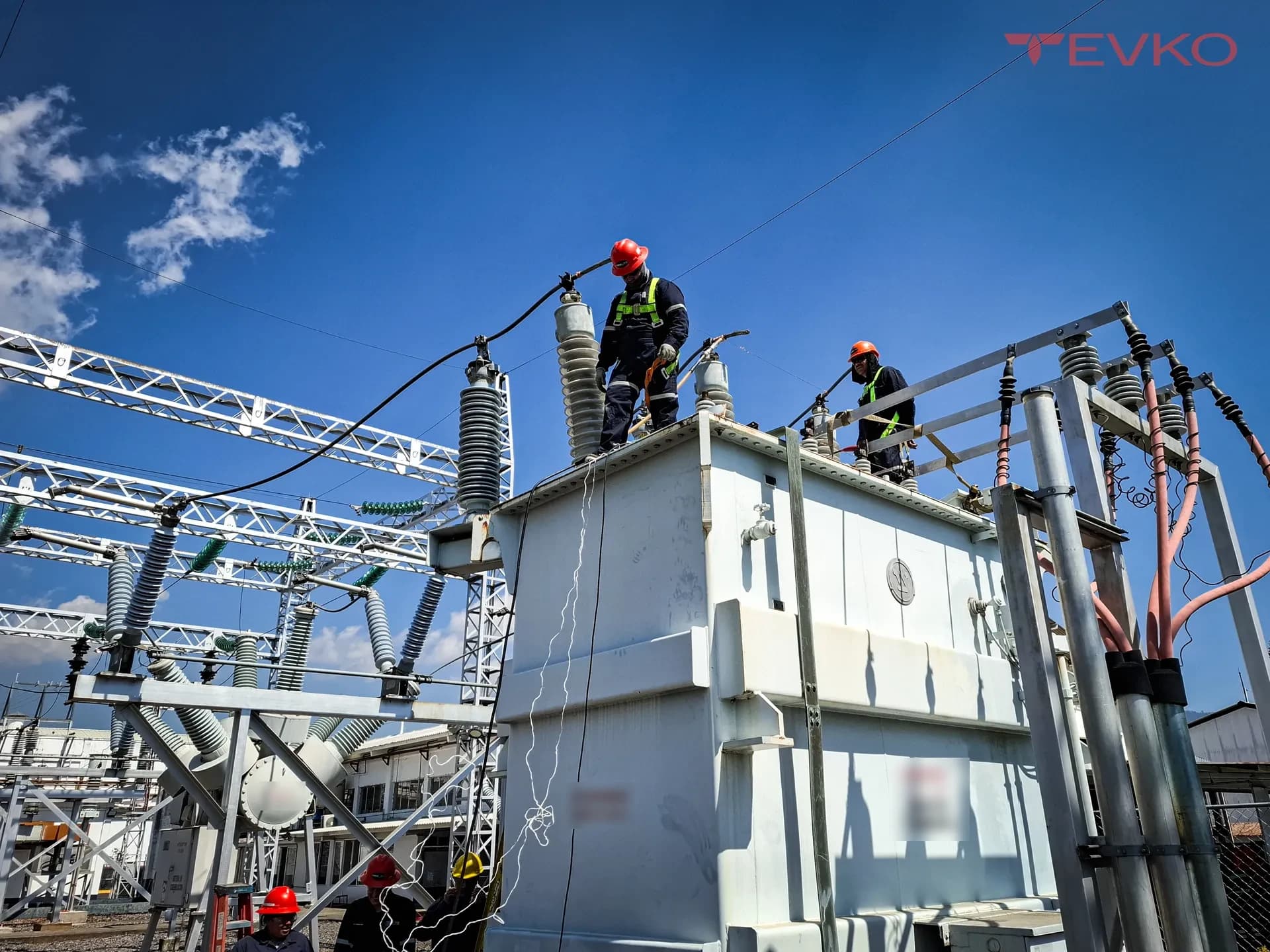 Mantenimiento eléctrico en sitio en planta industrial — transformadores y subestaciones TEVKO