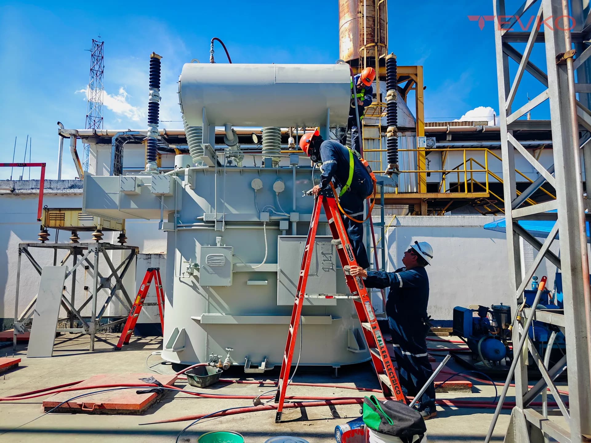 Servicio en sitio de mantenimiento eléctrico industrial — TEVKO, Grupo TEMISA