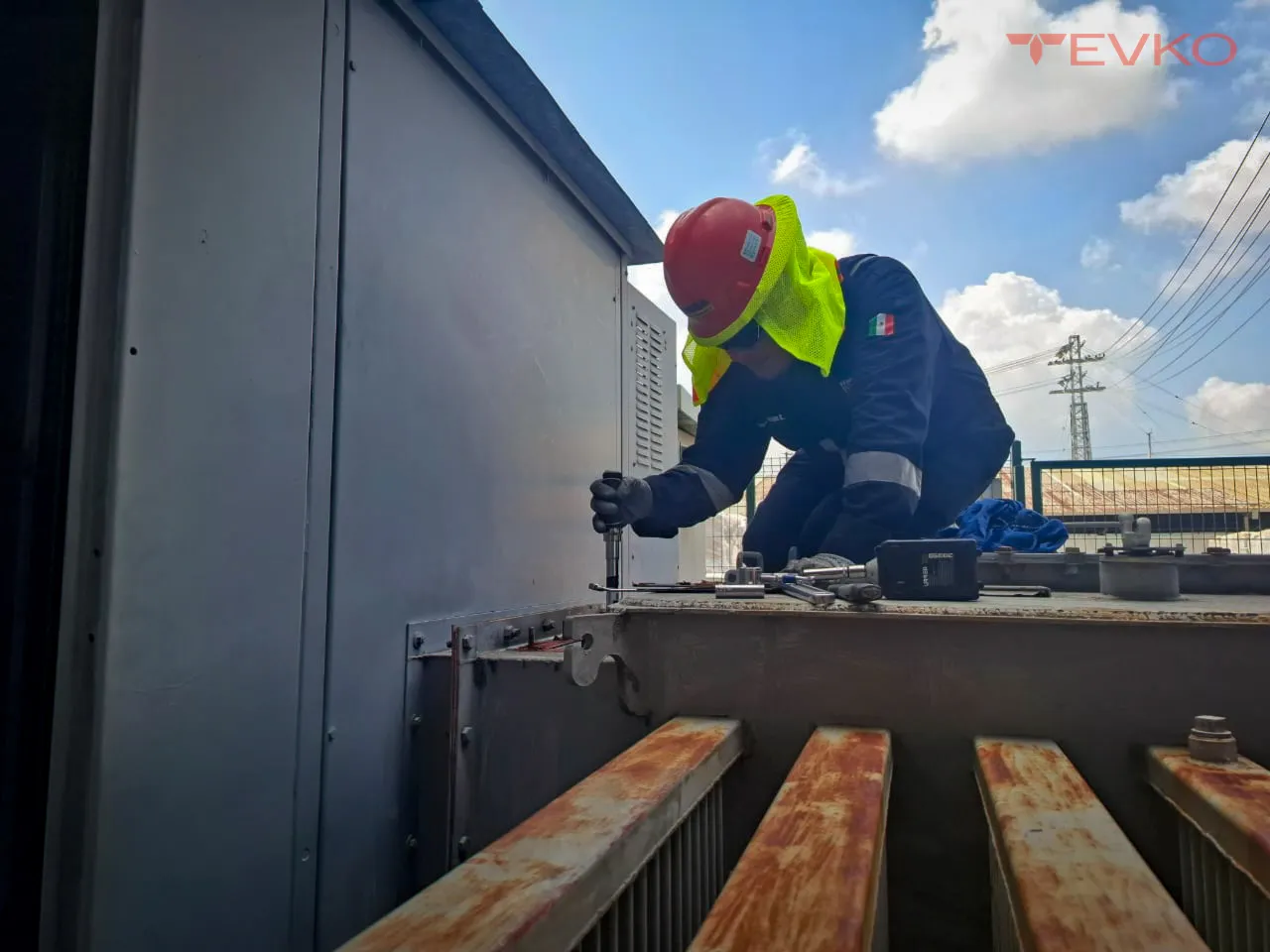 Pruebas eléctricas con instrumentación de precisión a transformador — TEVKO