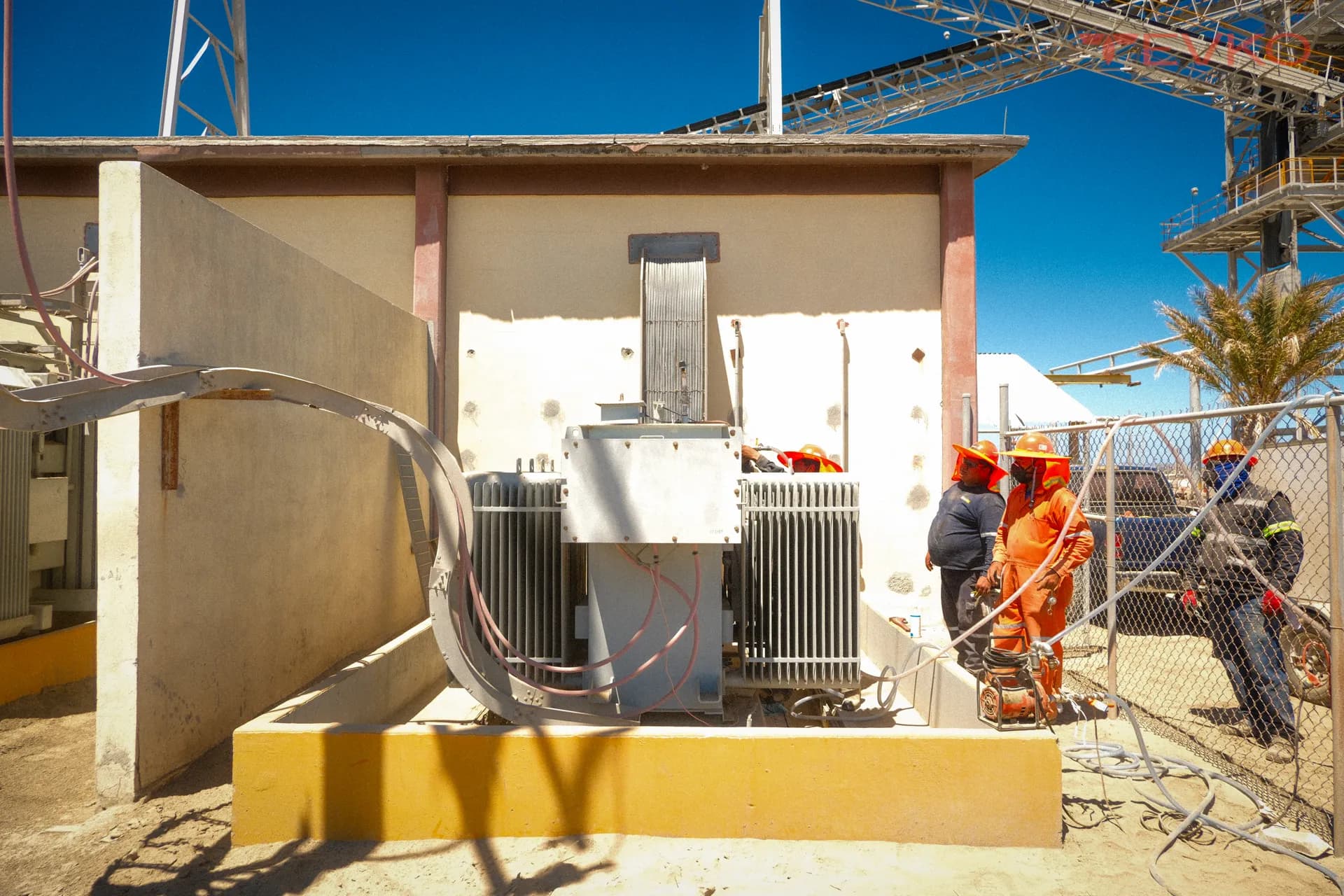 Mantenimiento de transformador de distribución en sitio industrial — brigada TEVKO