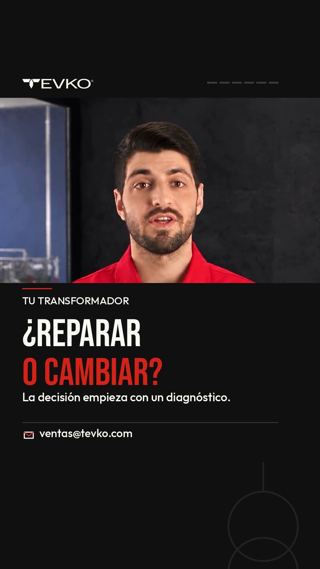 Vocero generado con inteligencia artificial, con camisa roja, introduce la decisión entre rehabilitar y reemplazar un transformador.